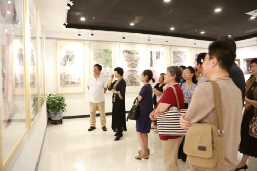 民建中央领导前来观看党旗飘扬长征路上中国画名家作品邀请展 党旗飘扬.长征路上中国画名家作品邀请展(第二回学院派)盛大开幕